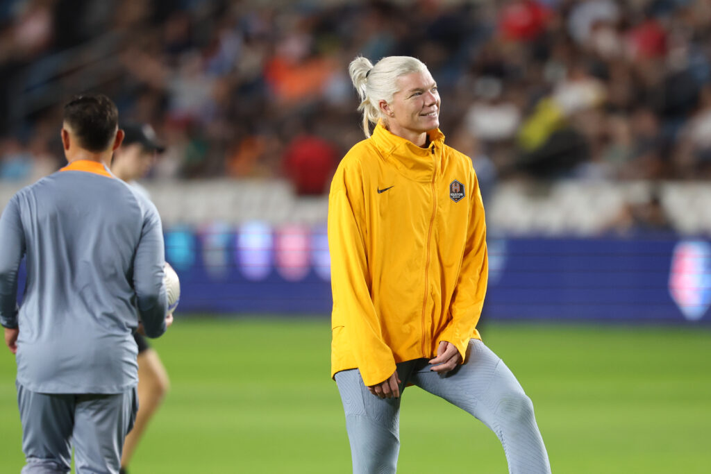Nov 2, 2024; Houston, Texas, USA; Houston Dash goalkeeper Jane Campbell (1) before the match against Bay FC at Shell Energy Stadium. Mandatory Credit: Troy Taormina-Imagn Images