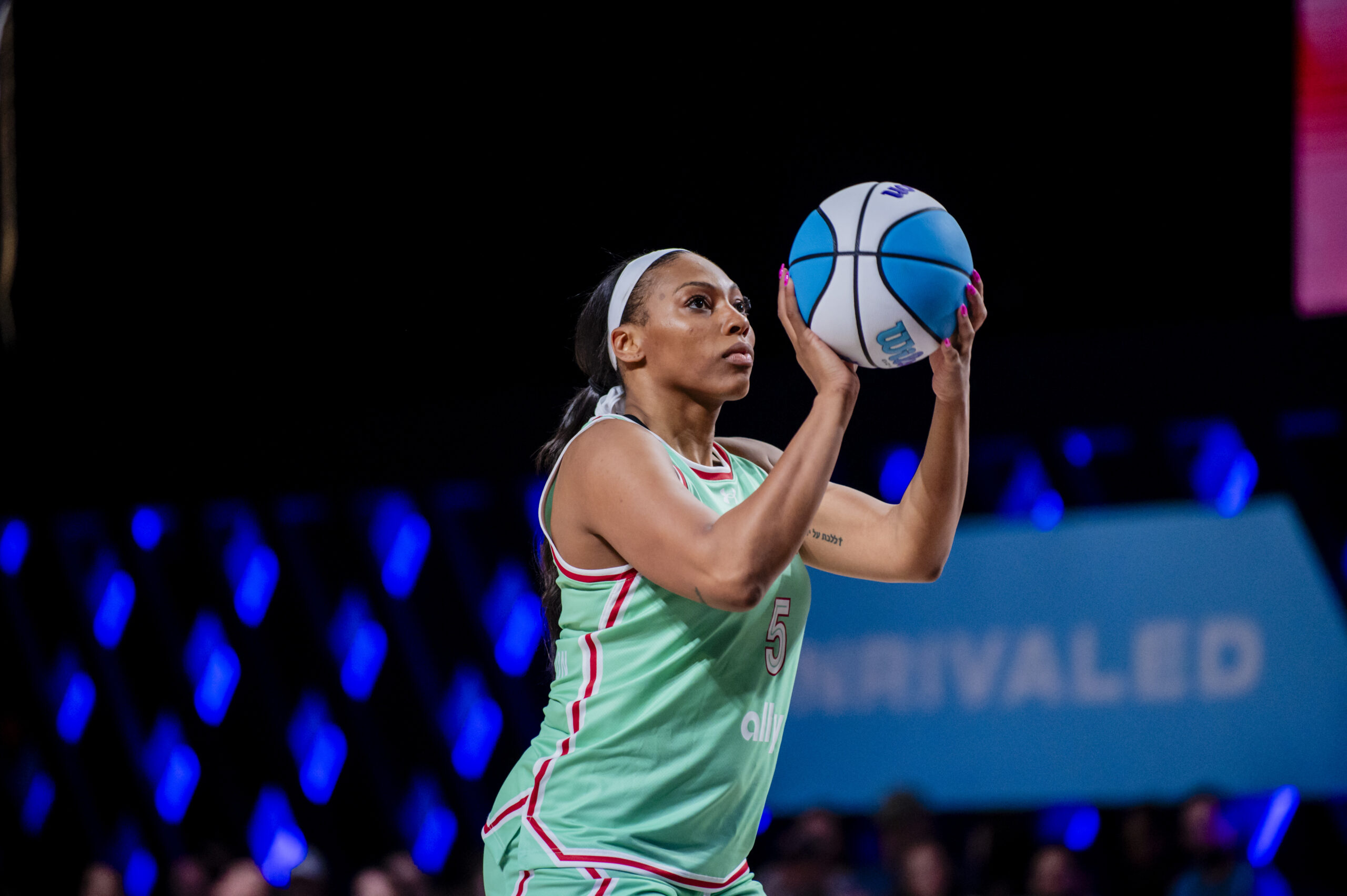 Betnijah Laney-Hamilton shoots the ball while on roster for Laces BC