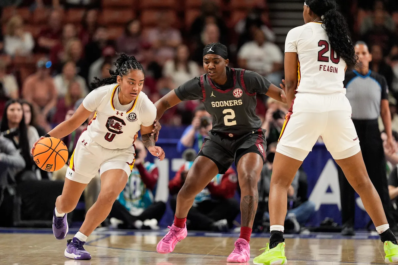 South Carolina guard Te-Hina Paopao dribbles into a pick-and-roll set by Sania Feagin while defended by Oklahoma Sooners guard Reyna Scott trying to feel out the screen