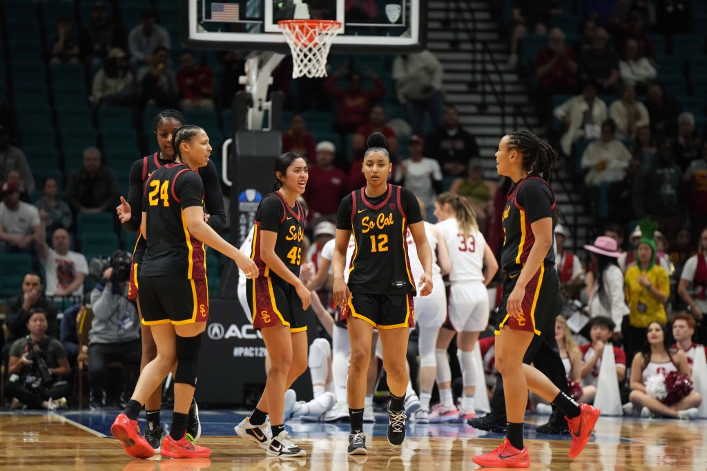 Southern California Trojans forward Kaitlyn Davis (24), center <a rel=