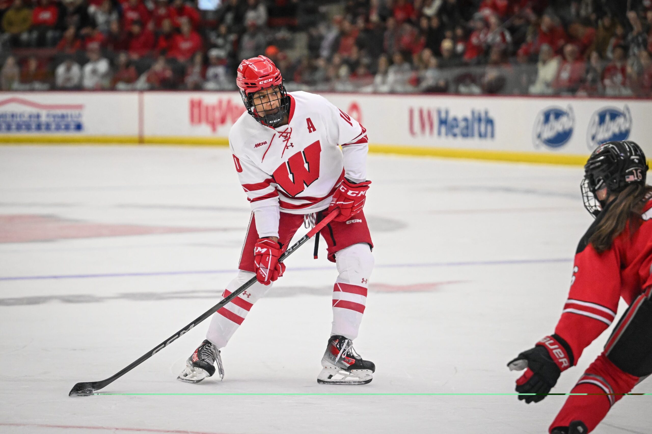 Wisconsin Badgers forward Laila Edwards looks to pass