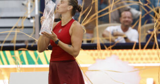 Aryna Sabalenka kisses the trophy after winning the 2025 Miami Open