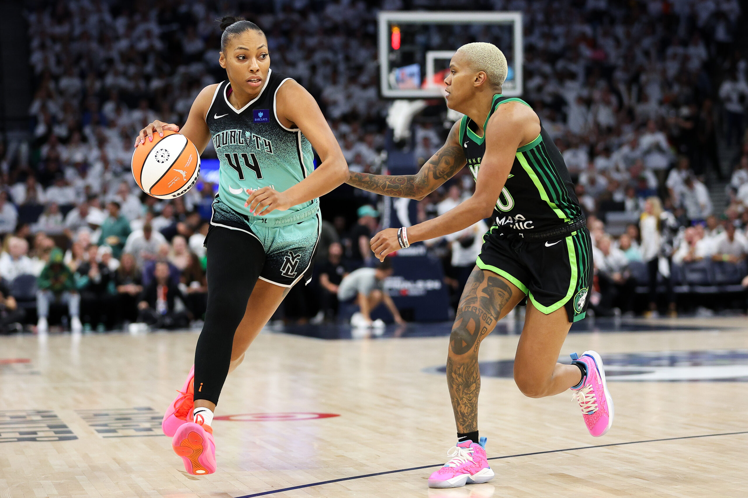 Betnijah Laney-Hamilton drives while Courtney Williams guards her