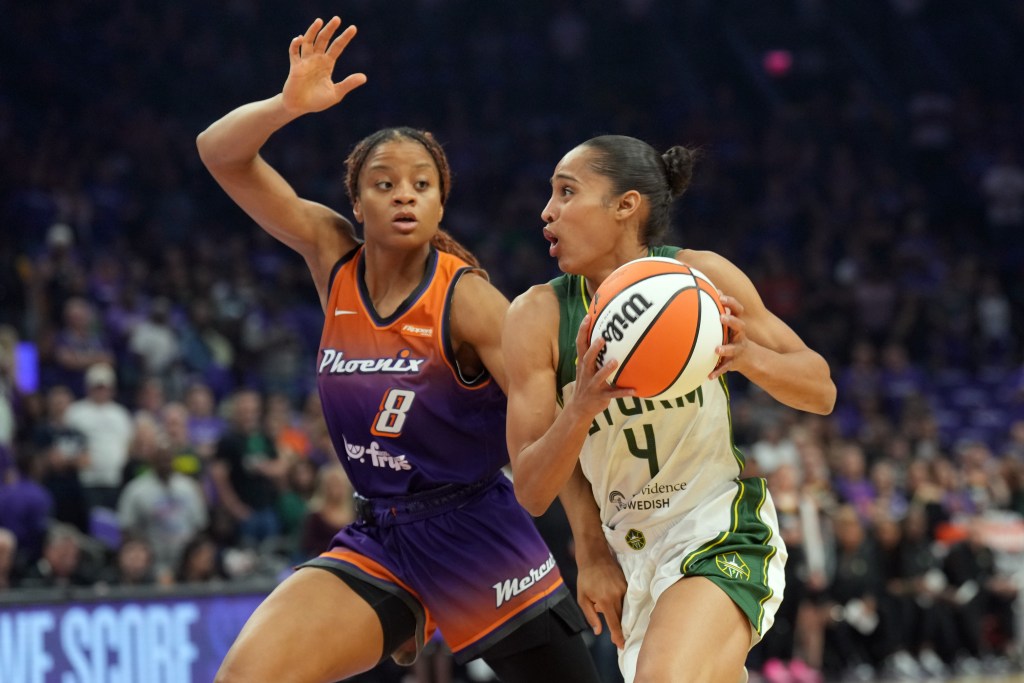 Monique Akoa Makani (8) defends a drive to the basket by Skylar Diggins (4)