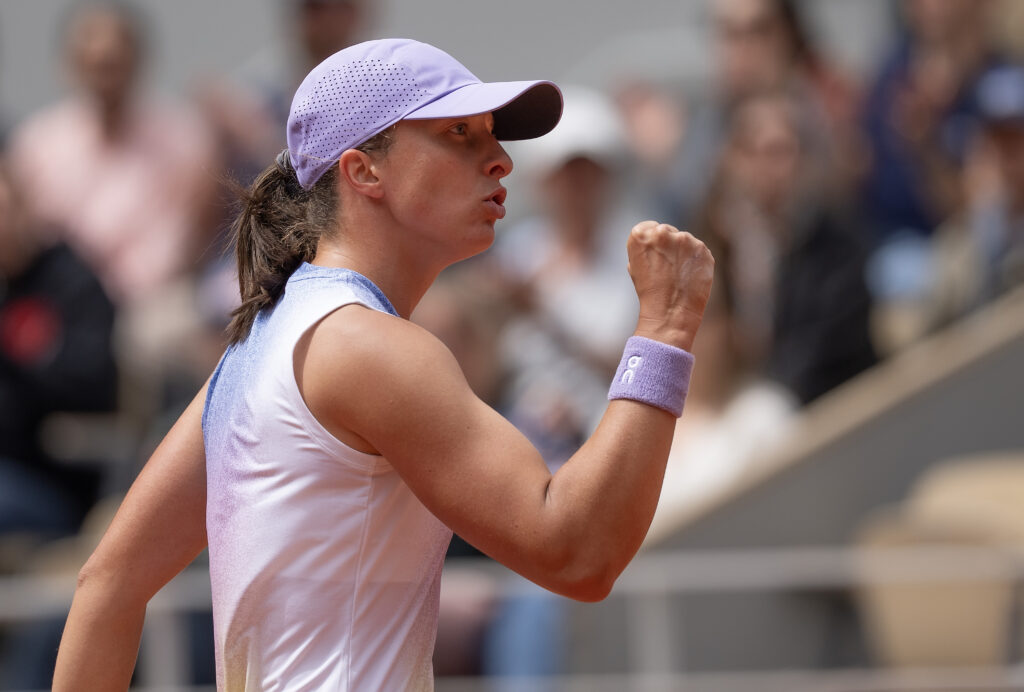 Iga Swiatek fist pumps in her 2025 Roland Garros opener.