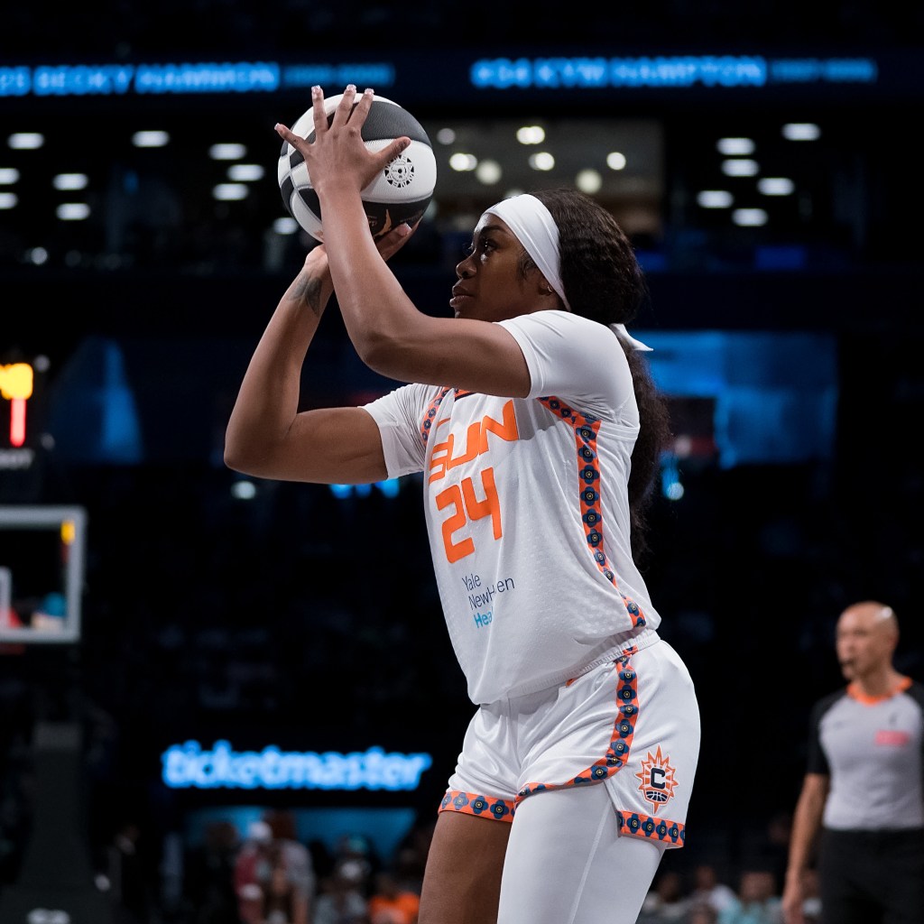 Aneesah Morrow shoots the basketball.