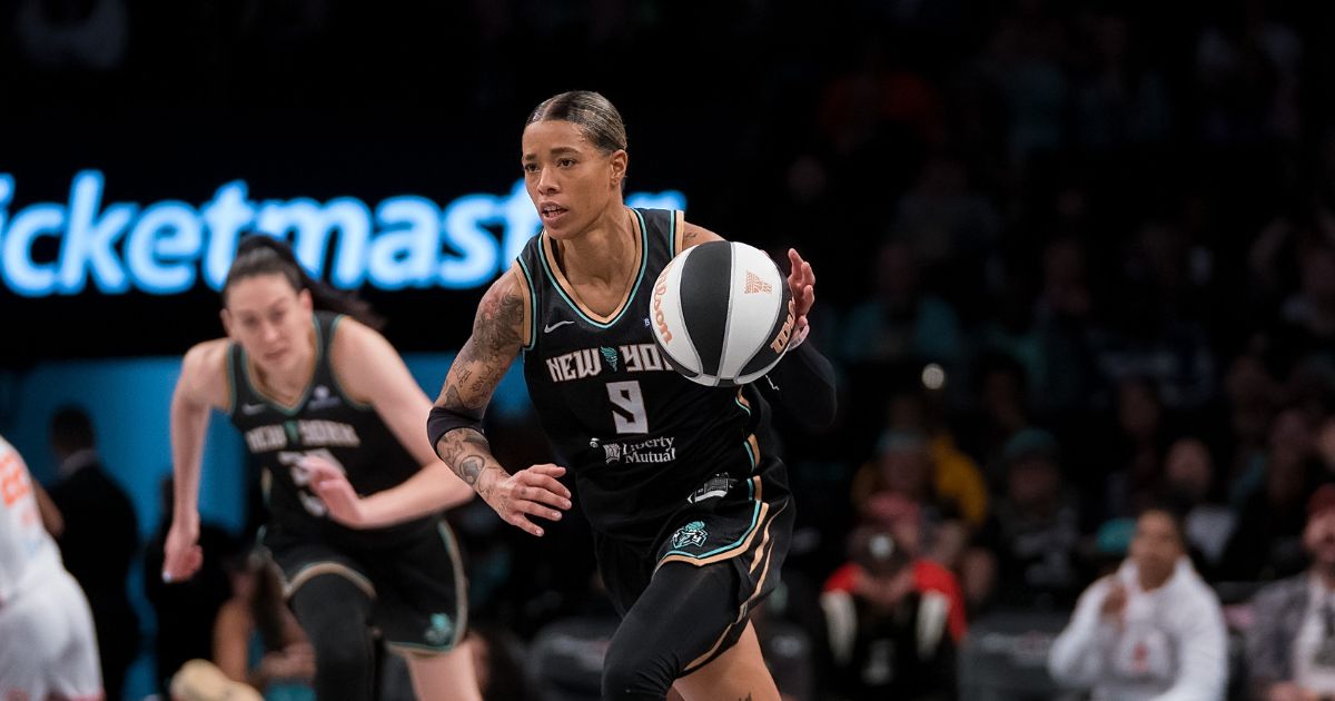 Natasha Cloud brings up the ball with Breanna Stewart trailing her.