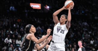 Monique Billings shoots.