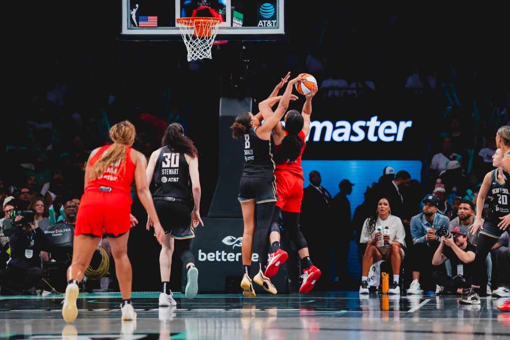 Nyara Sabally blocks Brionna Jones during a pivotal moment in the fourth quarter.
