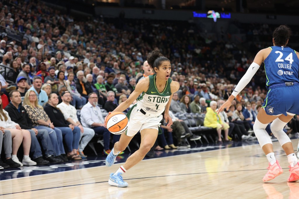 In Chicago, Skylar Diggins is finding the fun in working with a young team