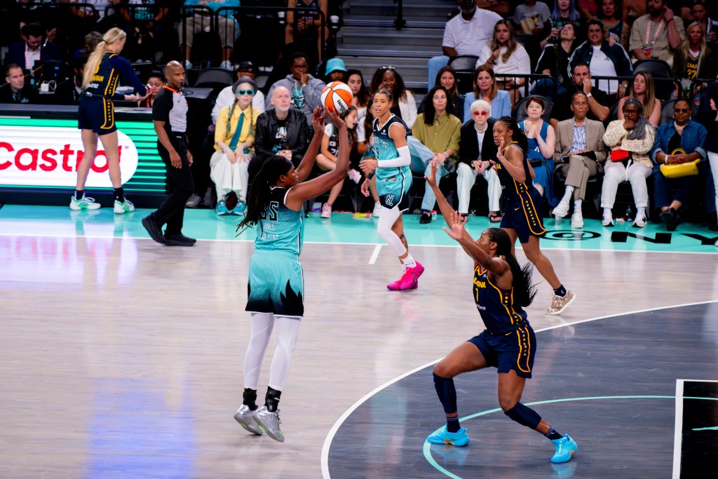 Jonquel Jones shoots over Aliyah Boston.