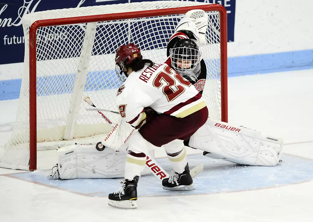 Schelling stretches out to make a save