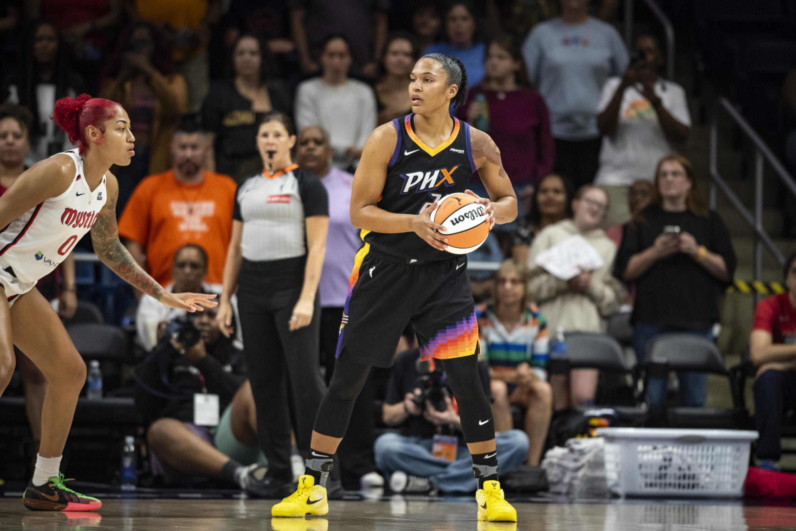 Phoenix Mercury forward Alyssa Thomas looks to make a pass against the Washington Mystics.