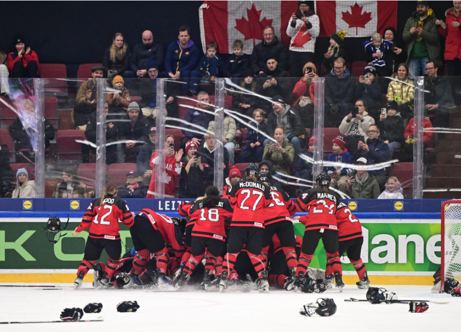 Team Canada celebrates U18 Gold