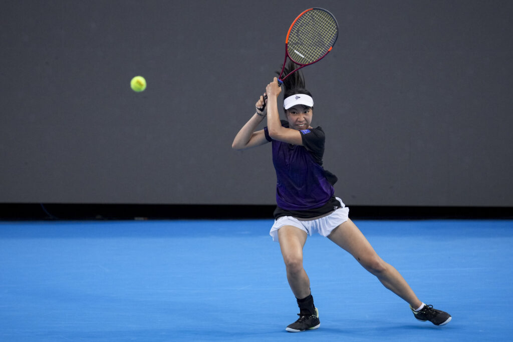 Aoi Ito returns a ball using a two-handed forehand