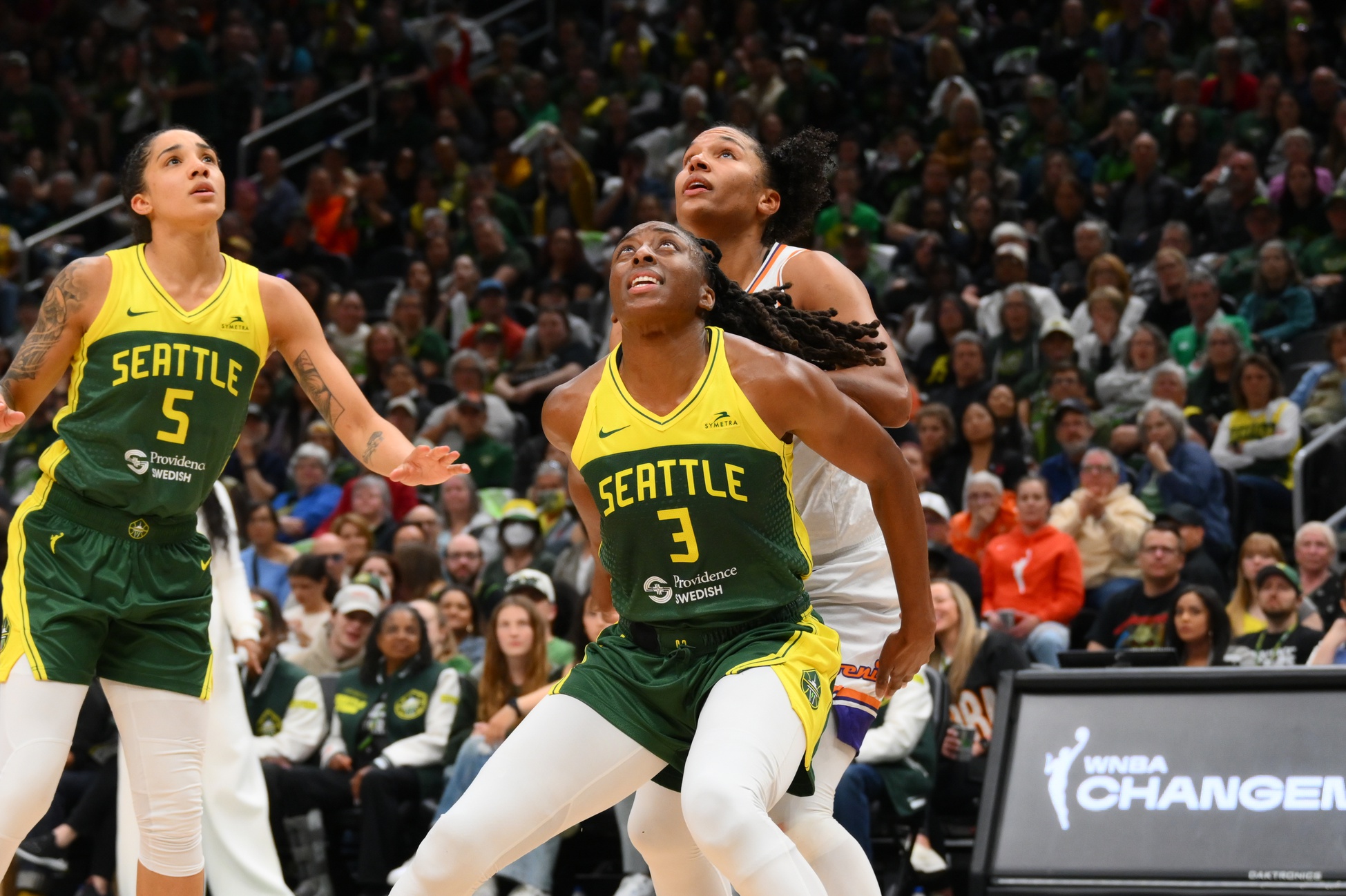 Nneka Ogwumike and Alyssa Thomas battle for a rebound.