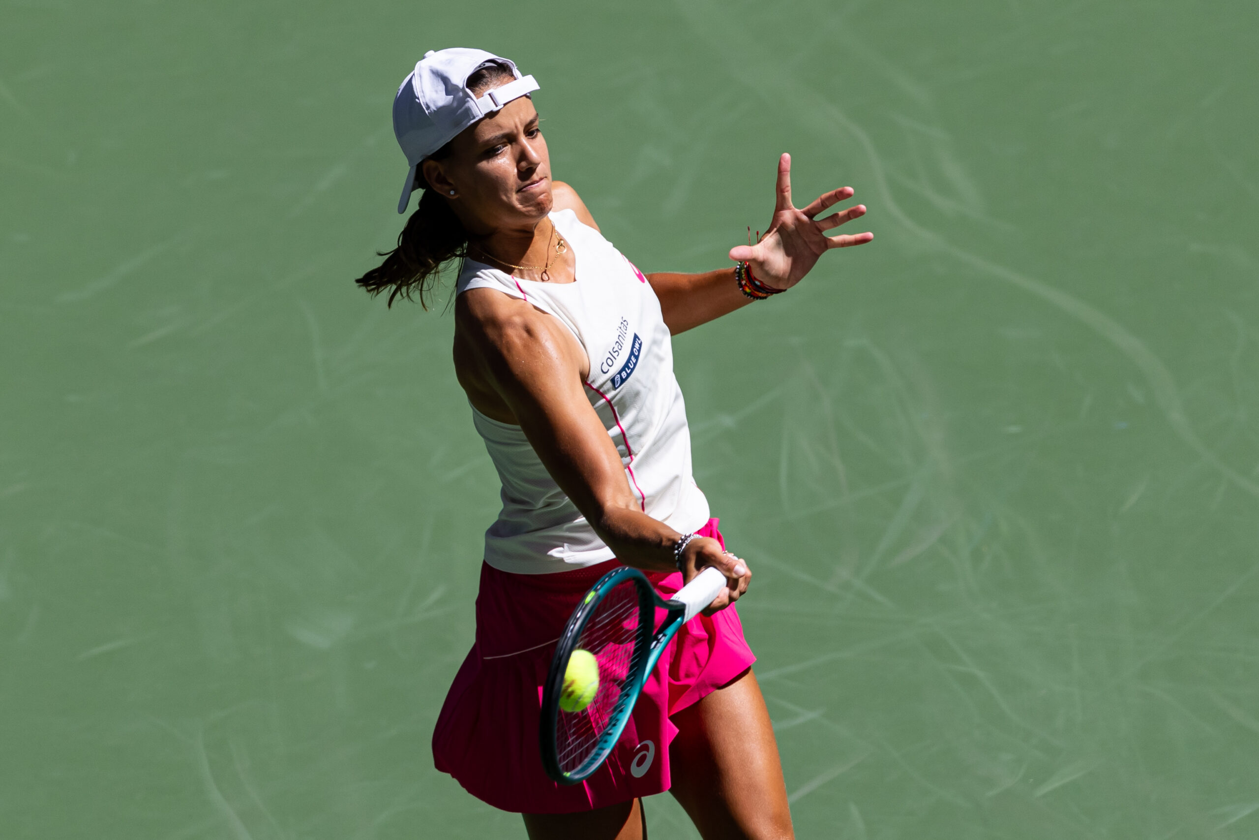 Emiliana Arango hits a forehand at the 2025 U.S. Open