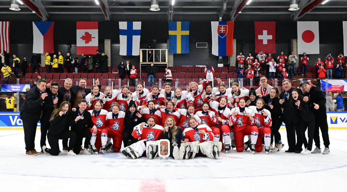 Czechia team photo after winning bronze at the 2025 U18 World Championship