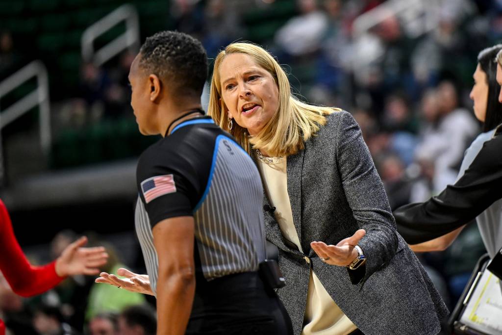 Maryland coach Brenda Frese is looking at a referee and contesting a call.