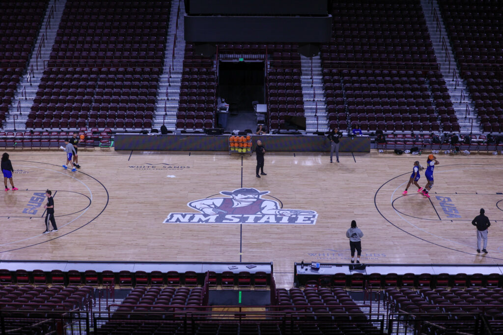 Delaware players warmup at New Mexico State on Jan. 2.