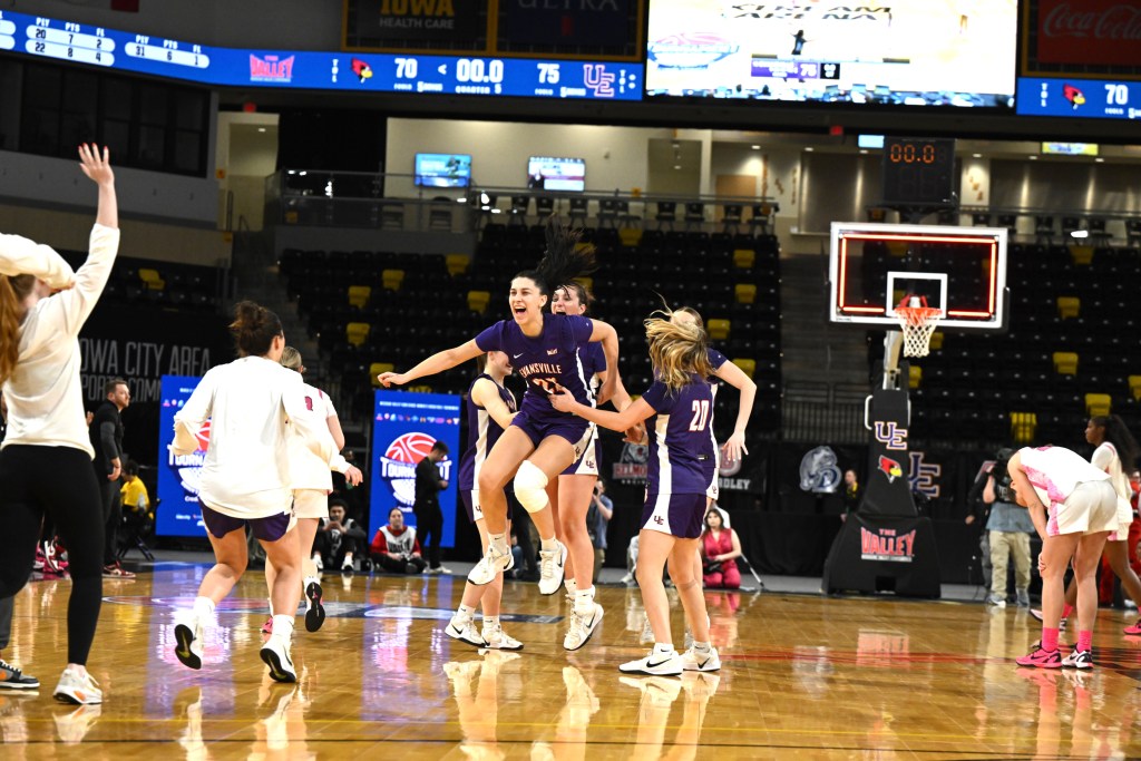 Evansville players and coaches jump up and down and hug each other after their 75-70 win over Illinois State in the semifinals of the 2026 Missouri Valley Tournament. They now advance to the championship game.