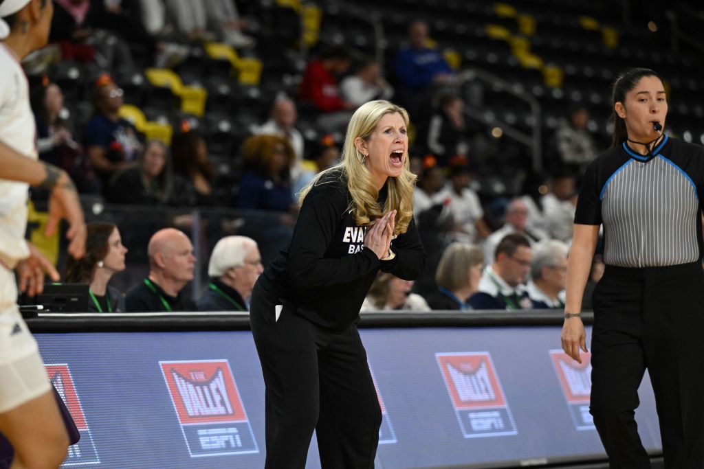 Robyn Scherr directs her team from the sideline