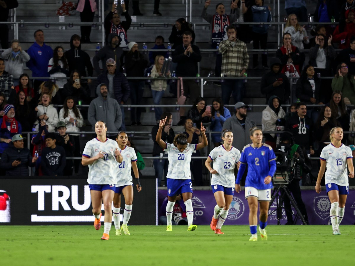 Cat Macario signs record-breaking contract with San Diego