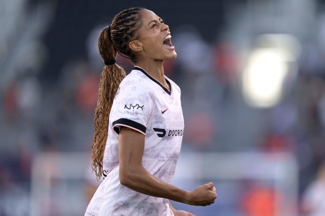 Sveindís Jónsdóttir celebrates