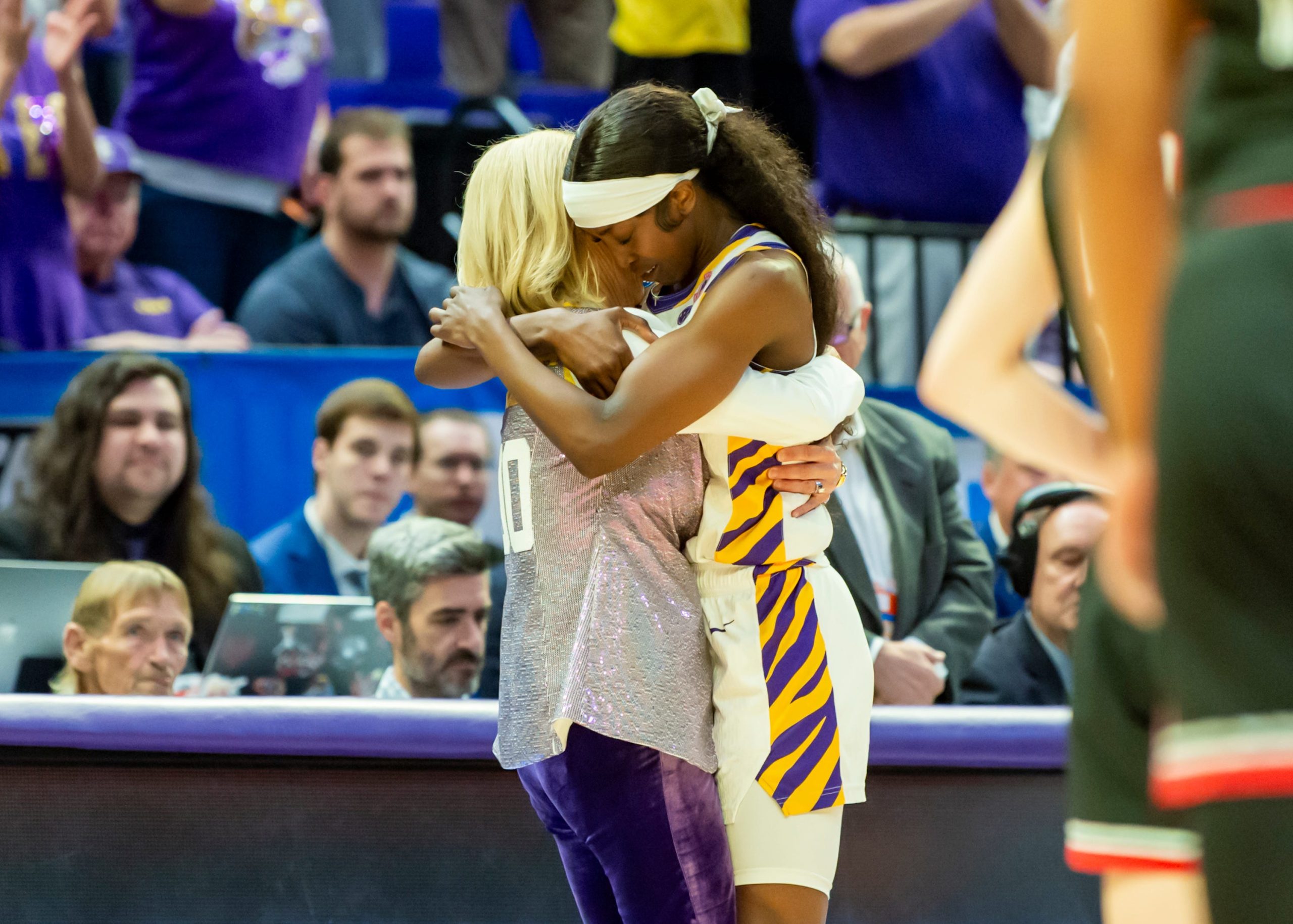 Flau’jae Johnson powers LSU’s historic rout of Texas Tech, helps LSU advance to Sweet 16