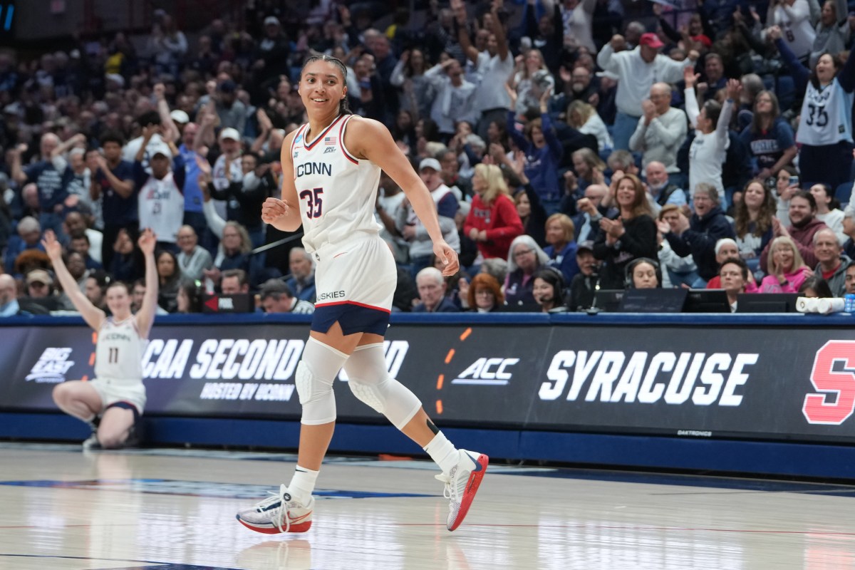 UConn displays its dominance in rout of Syracuse