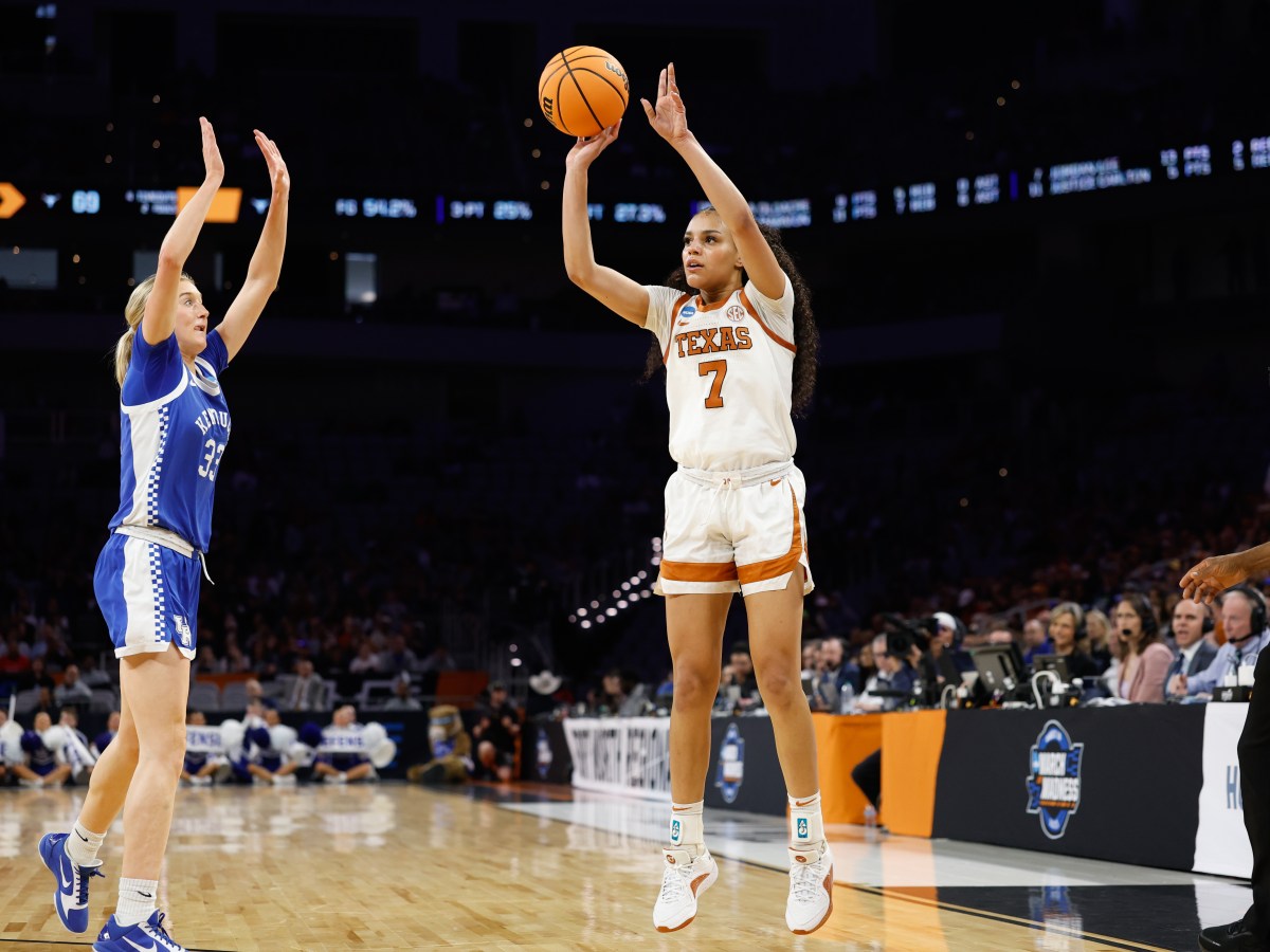 Inside Texas’ dominant Sweet 16 win vs. Kentucky