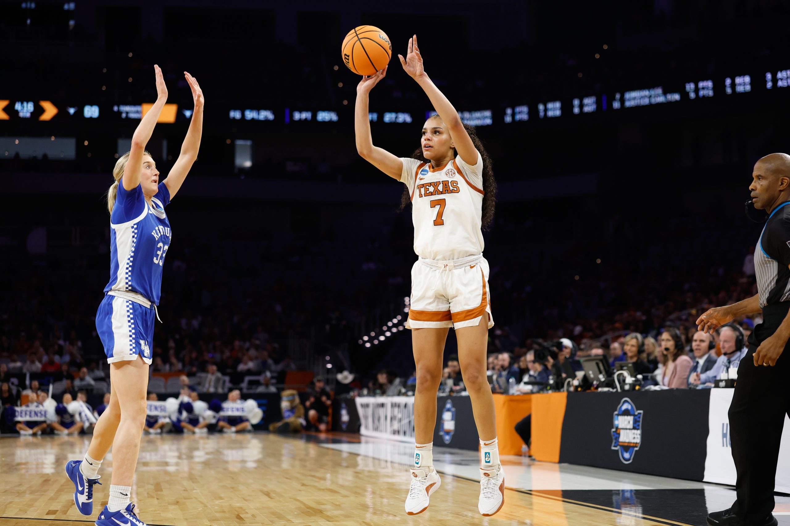 Inside Texas’ dominant Sweet 16 win vs. Kentucky