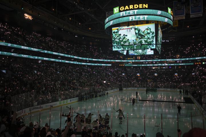 The Victoire (front) and Fleet (back) gather around their respective creases with the lights dimmed. The Victoire are in cream away uniforms, while the Fleet ae in green home ones.