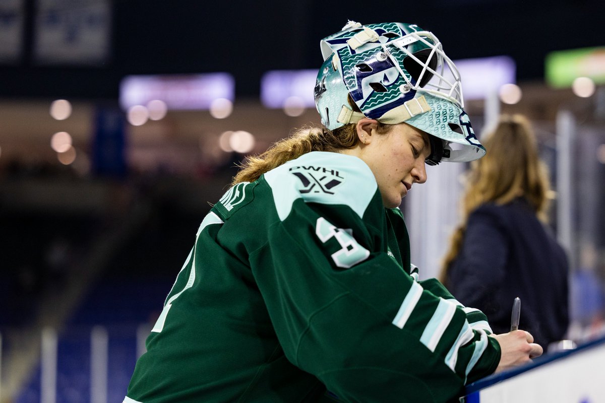 Aerin Frankel signing after sixth shutout