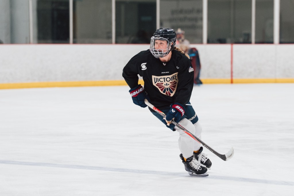Sam Isbell practices on the ice while wearing Montréal Victoire gear