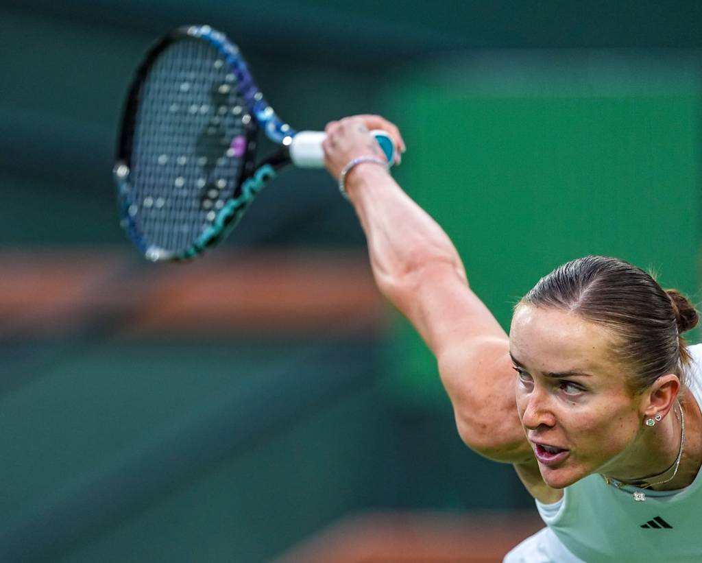 Elina Svitolina in action at the 2026 BNP Paribas Open