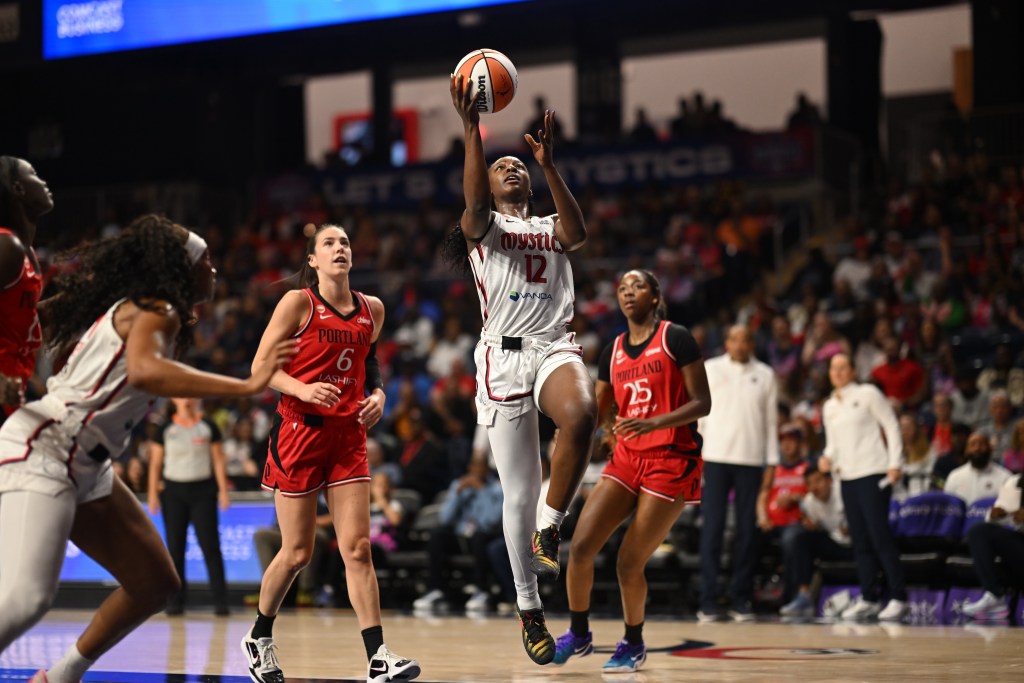 «Επιτέλους τελείωσε»: Πώς οι Washington Mystics επέζησαν από μια τετραπλή μάχη υπερωριών παραμένοντας μαζί