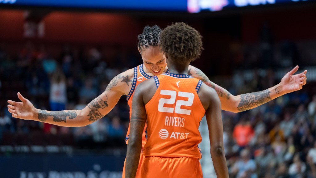 Saniya Rivers goes in to hug Brittney Griner after she breaks the all-time blocks record.