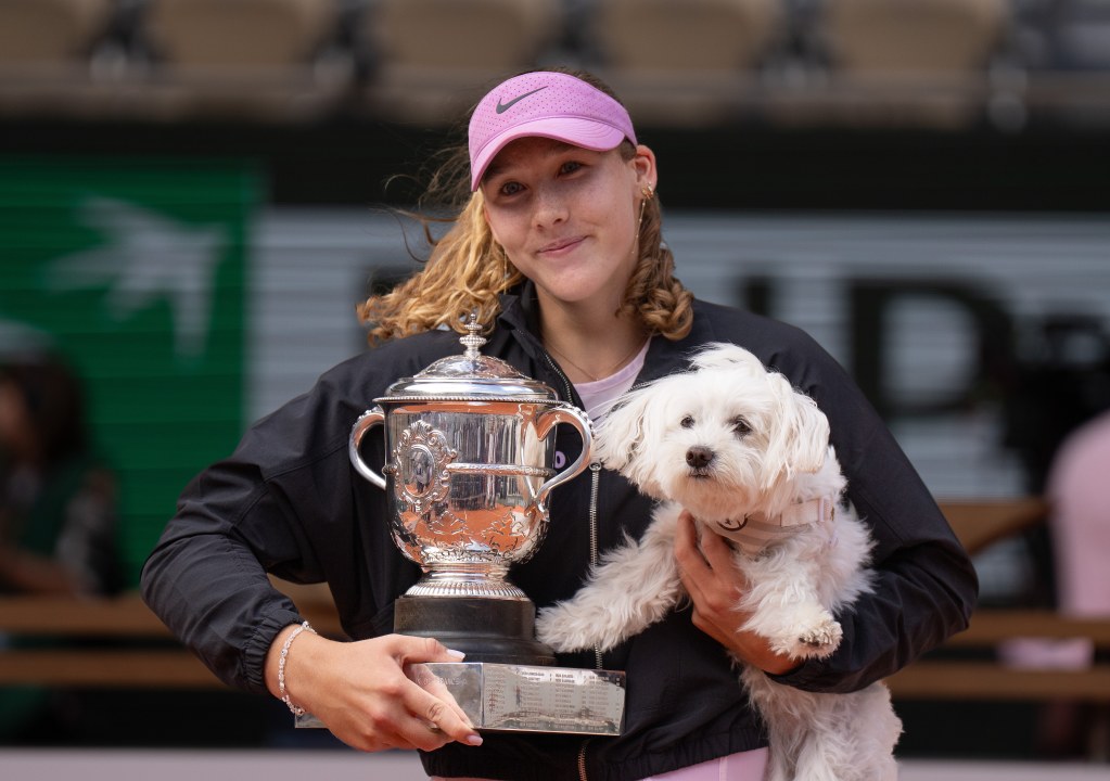 Mirra Andreeva poses with her dog and the Roland Garros trophy