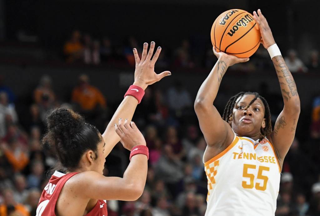 Talaysia Cooper shoots.