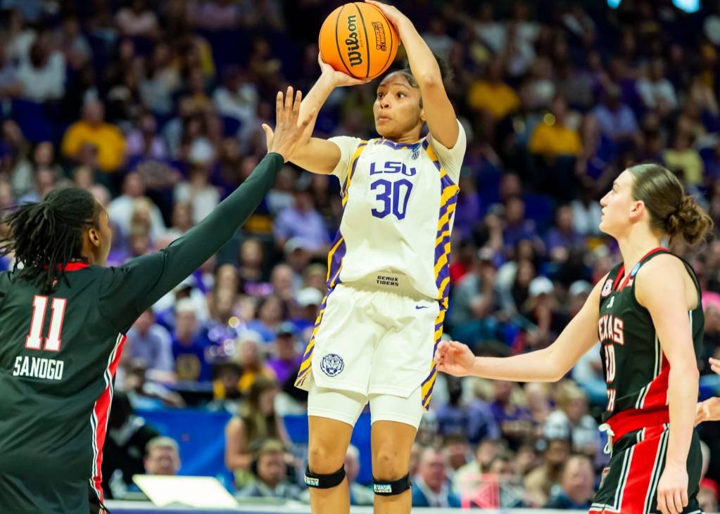 Jada Richard shoots.