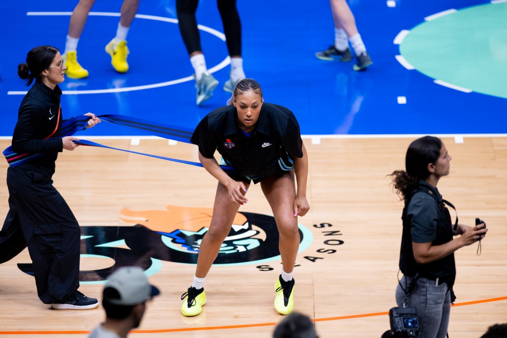 Betnijah Laney-Hamilton works with Director of Health & Medicine Lindsey Elizondo before the the New York Liberty take on the Phoenix Mercury.