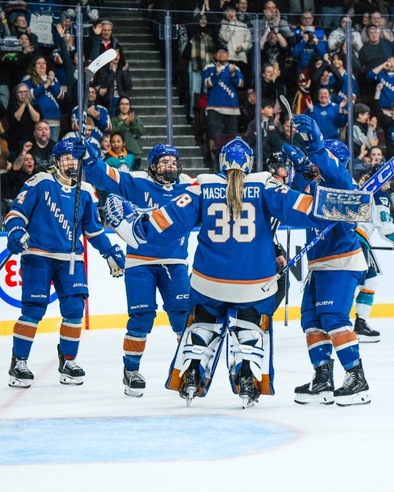 Vancouver Goldeneyes celebrate shutout win