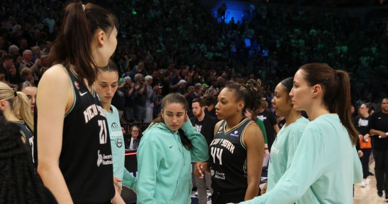 The Liberty's bench including Han Xu, Raquel Carrera, Marine Fauthoux, Betnijah Laney-Hamilton, Rebekah Gardner and Rebecca Allen huddle after a loss