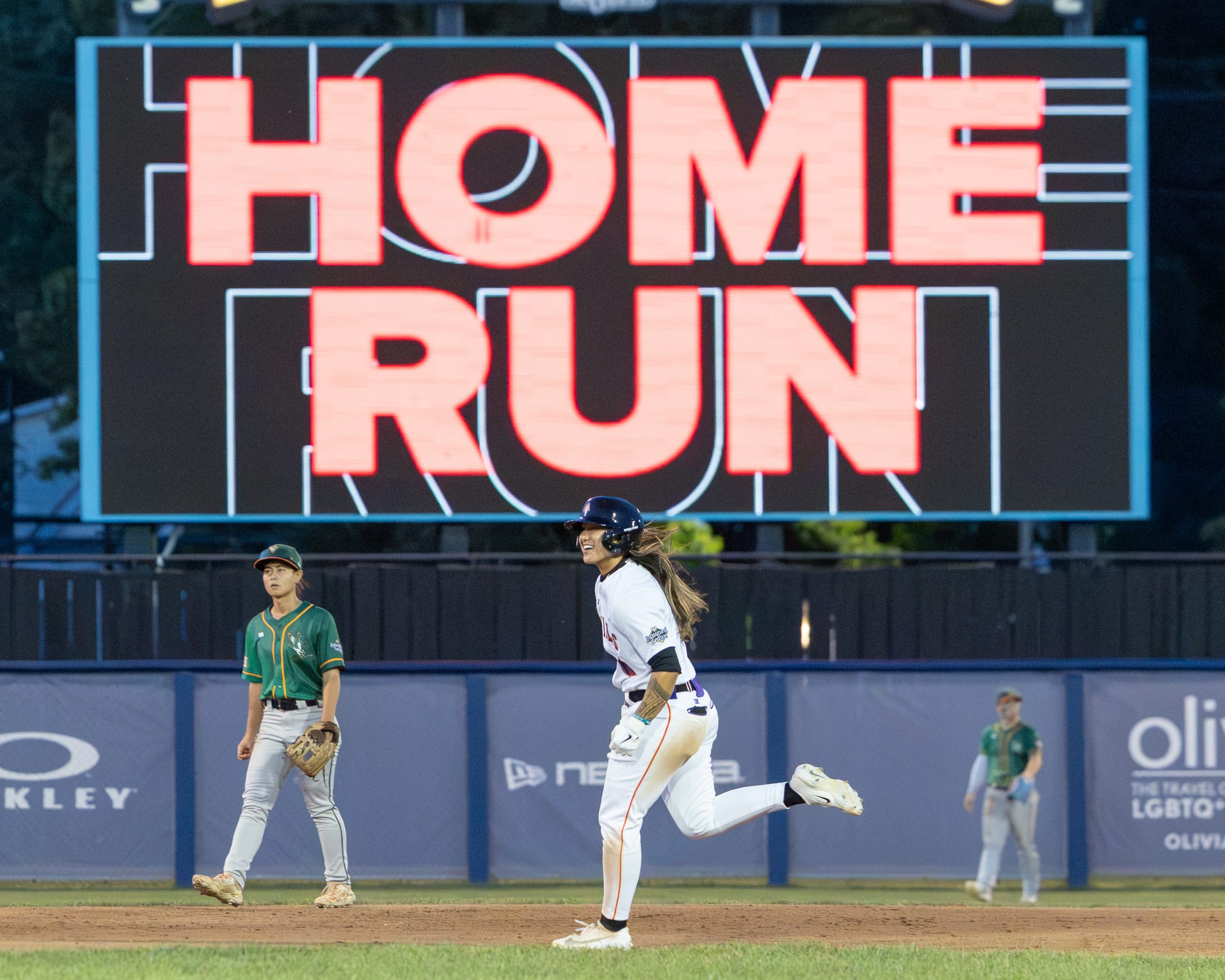 Kelsie Whitmore ties Denae Benites for home run crown as Firebells sweep Hunters