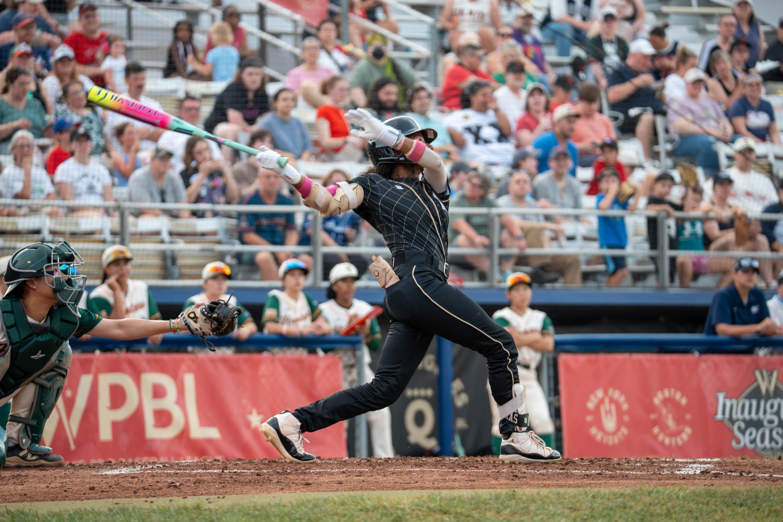 Hunters drop fourth in a row in mistake-filled game as Queens wrap their regular season