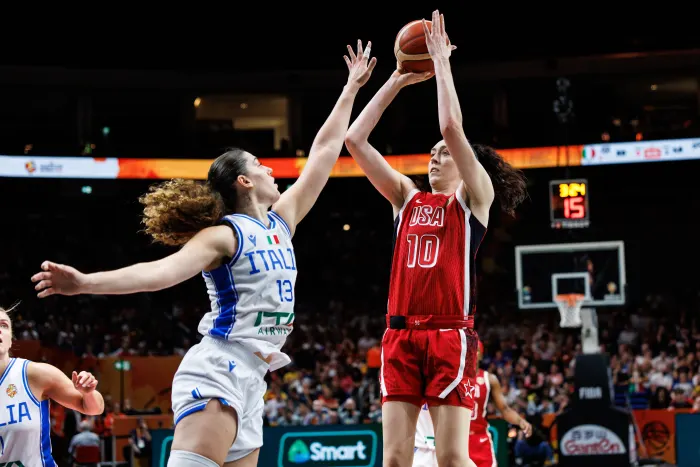 Breanna Stewart goes for a jumper over Lorela Cubaj of Italy. (Photo courtesy: FIBA).