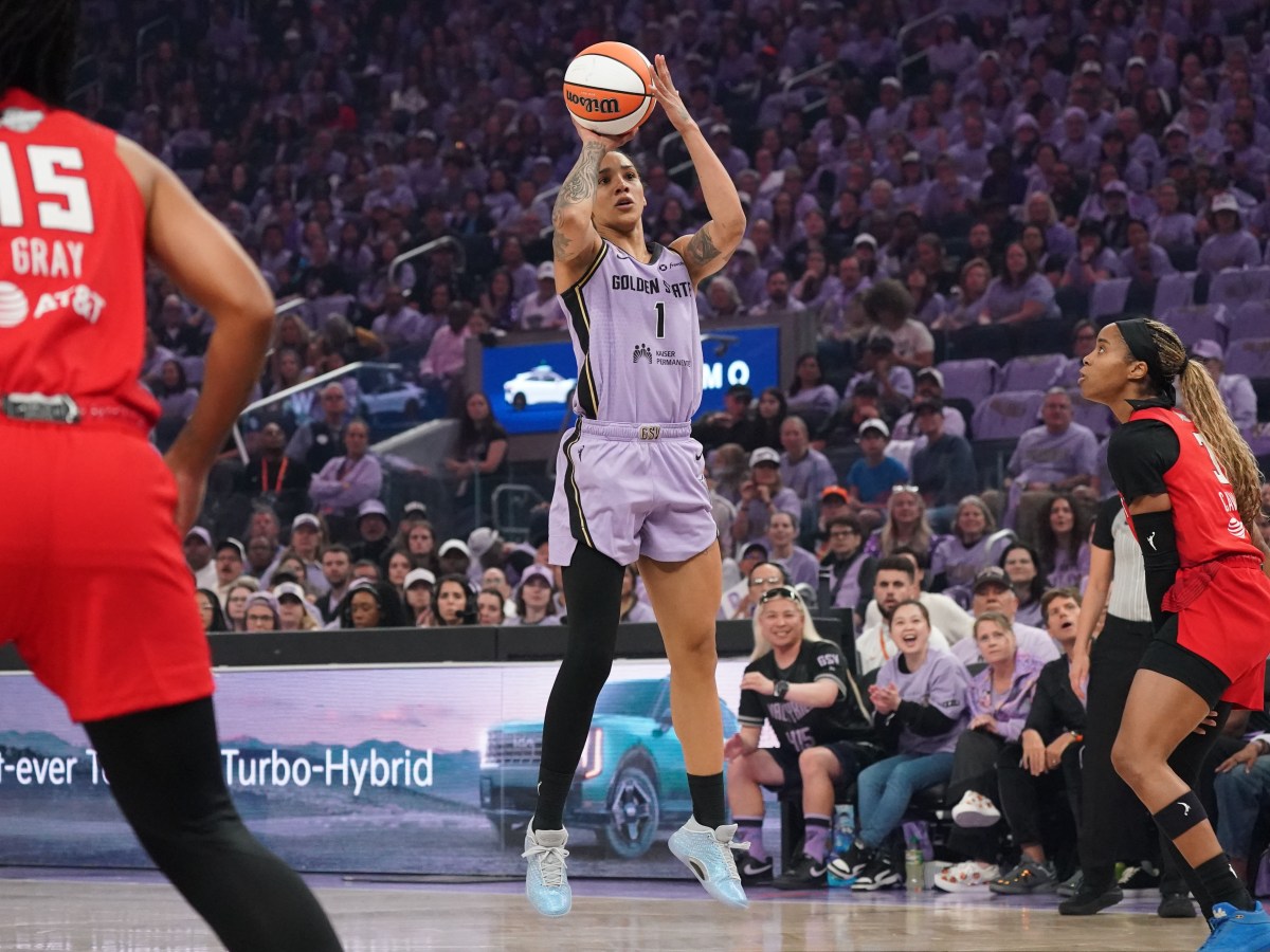 Gabby Williams shoots.
