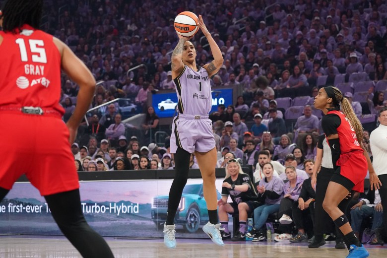 Gabby Williams shoots.