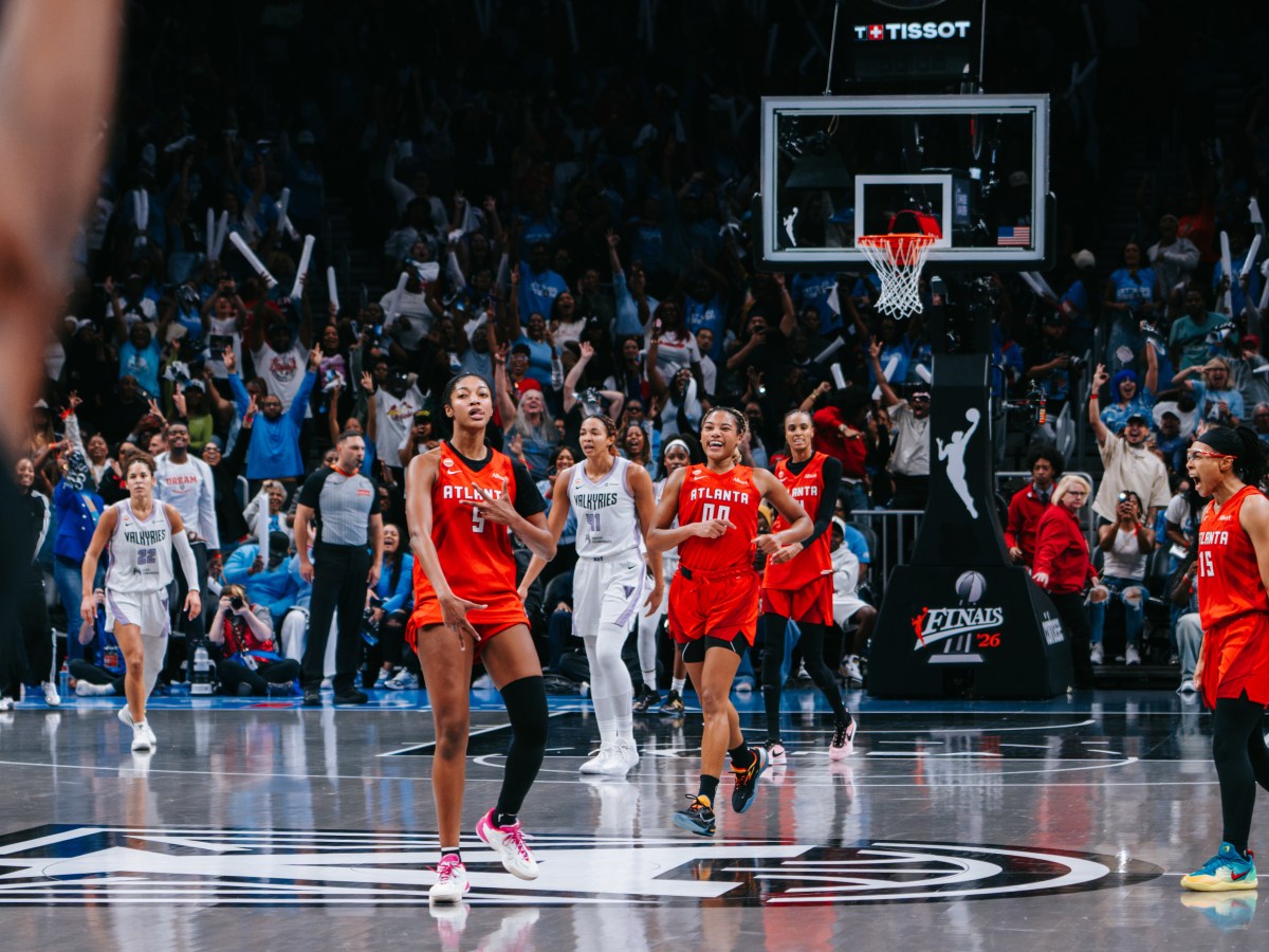 How a team meeting, flat spacing and a defensive switch evened up the WNBA Finals